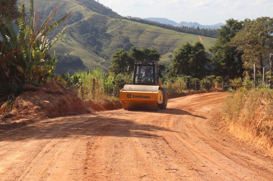 O PROGRAMA PREFEITURA BAIRRO A BAIRRO, DA PREFEITURA DE SERRA NEGRA, MANTÉM EQUIPES TRABALHANDO CONSTANTEMENTE NA MANUTENÇÃO DAS VIAS PÚBLICAS EM TODA A CIDADE