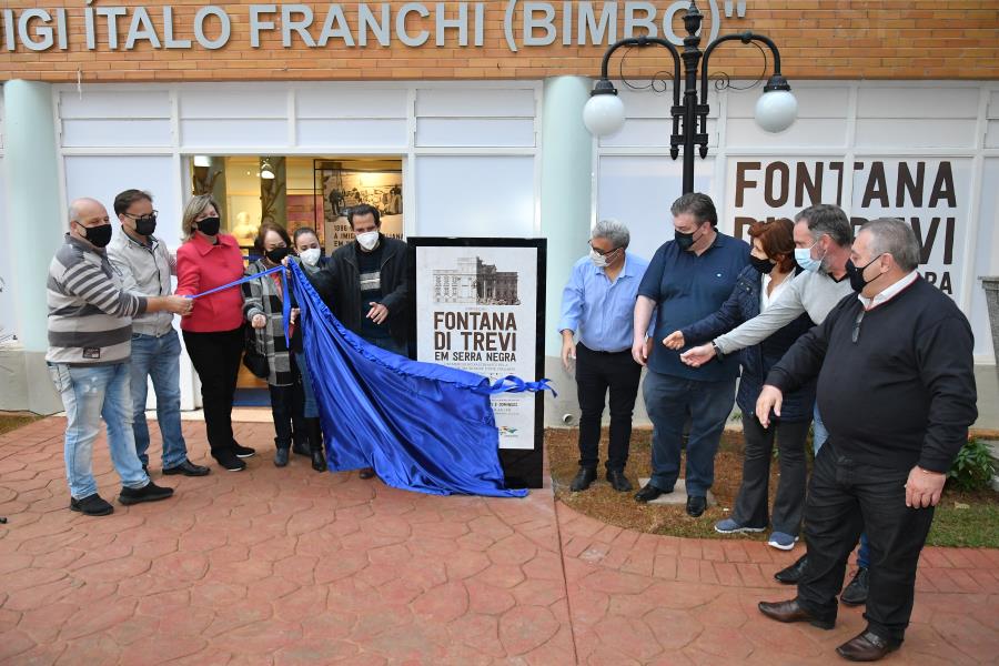 Aberta a Exposição Fontana Di Trevi em Serra Negra