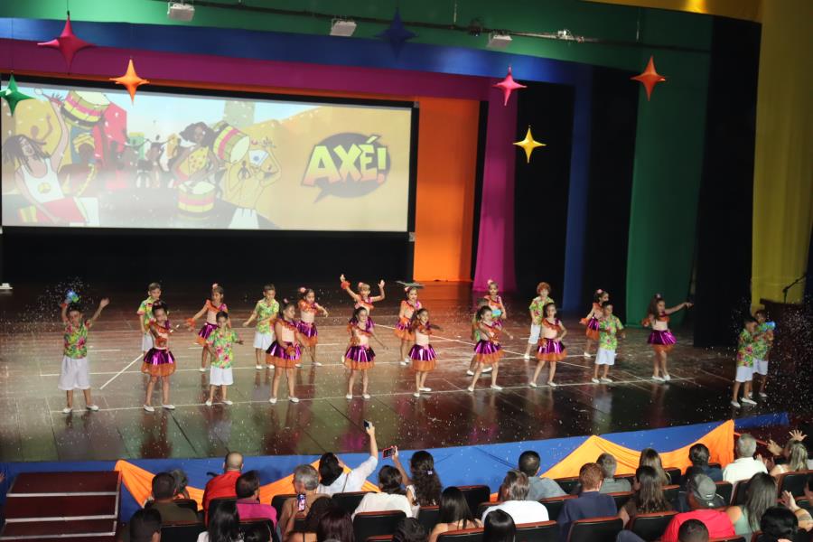 FORMATURA DAS ESCOLAS MUNICIPAIS EMOCIONOU AS PESSOAS QUE LOTARAM AUDITÓRIO DO CENTRO DE CONVENÇÕES