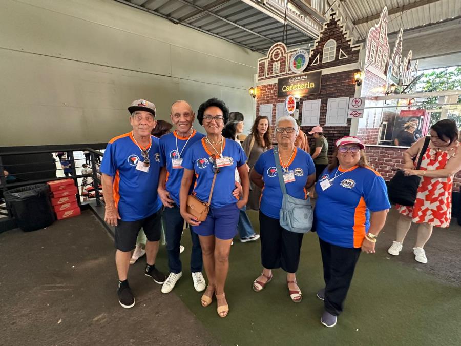 Cores, cultura e integração: Fundo Social de Solidariedade levou participantes da Melhor Idade e Casa Dia à Expoflora