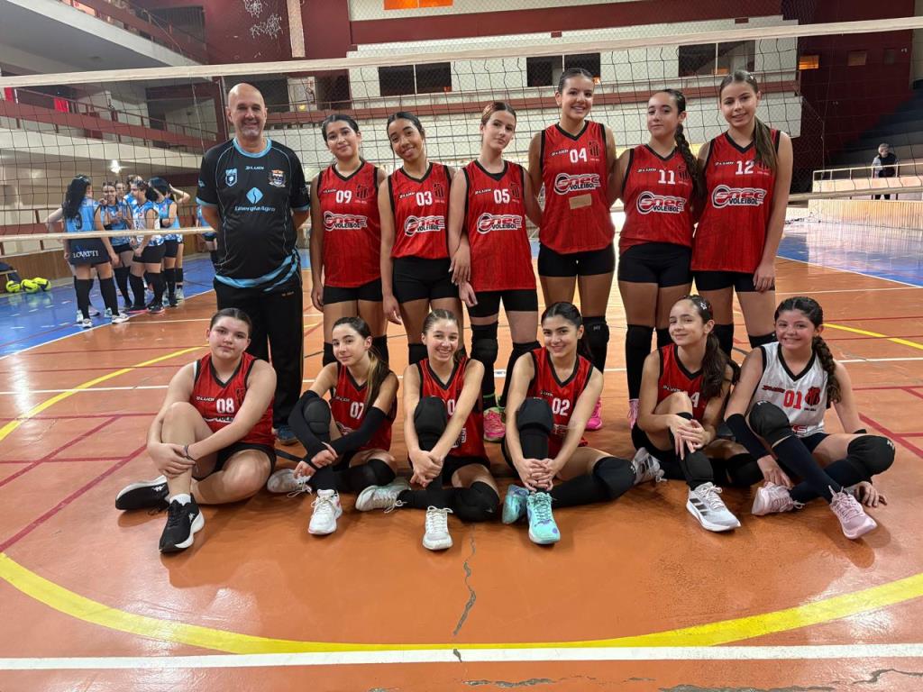 Vôlei feminino venceu duas partidas no domingo pela Copa Itatiba