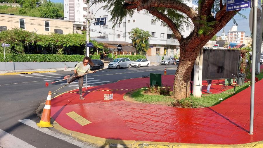 EQUIPE FEZ MANUTENÇÃO NA PINTURA DA PRAÇA DA ROTAS