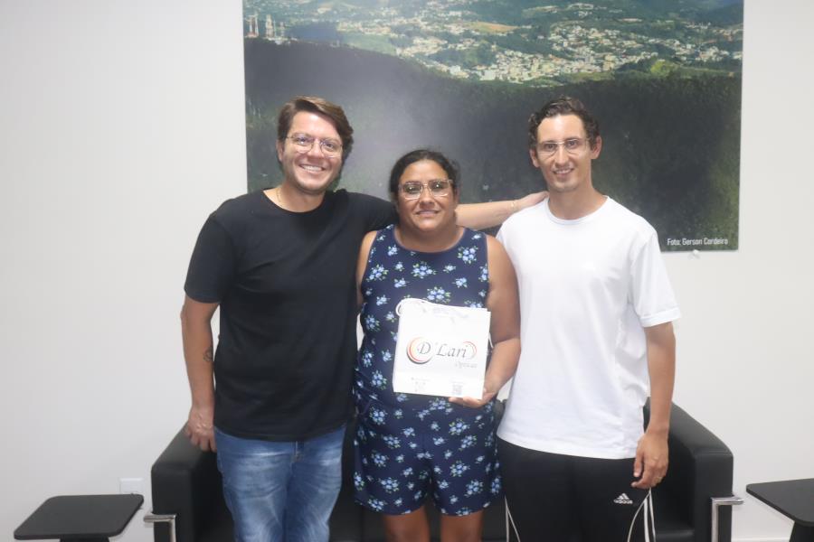 PREFEITURA E FUNDO SOCIAL ENTREGARAM MAIS ÓCULOS