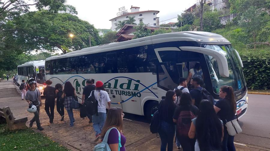 442 estudantes de Serra Negra contam com transporte gratuito oferecido pela Prefeitura