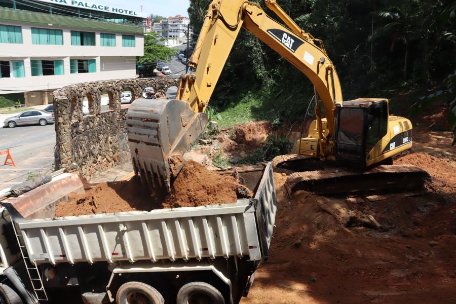Construção de fontanário temático está em andamento