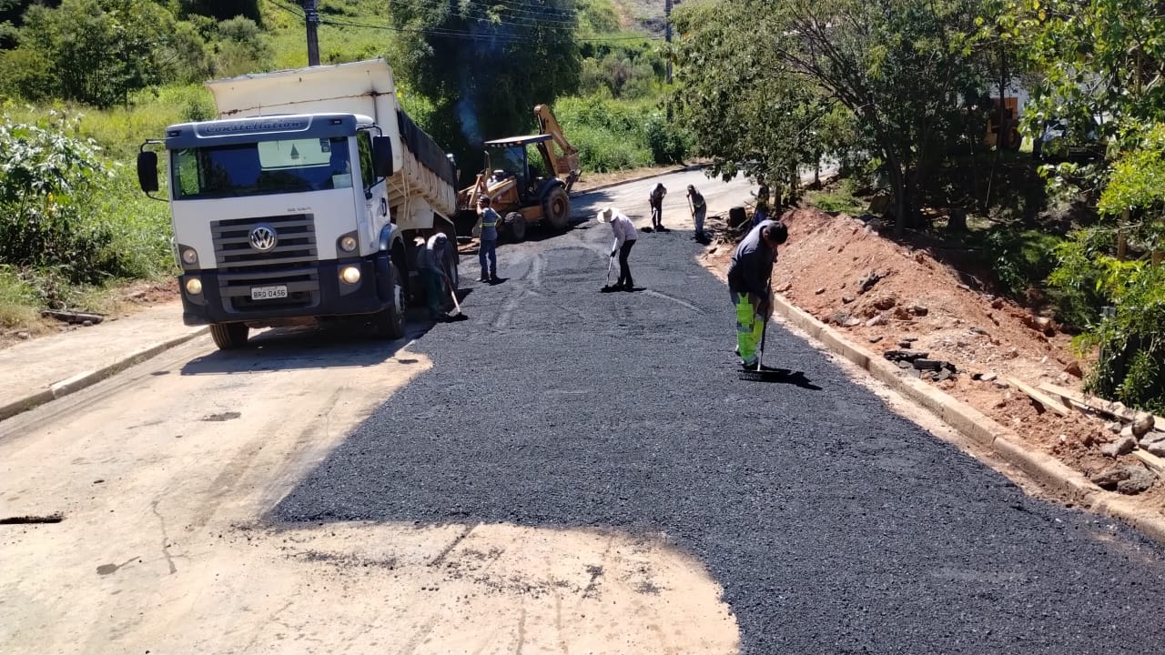 CONCLUÍDO O RECAPEAMENTO ASFÁLTICO DE TRECHO DA RUA DR. PAULO PIMENTEL MANGEON