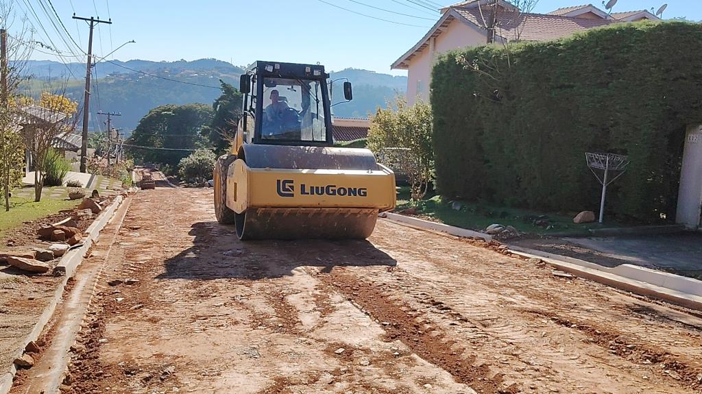 Obras seguem avançando na Rua das Primaveras