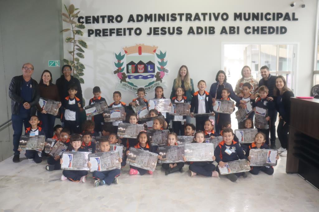 Projeto Despertar da Cidadania leva alunos para experiência prática no Centro Administrativo