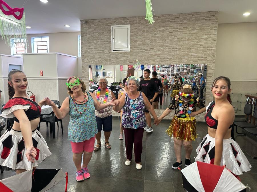BAILE DE CARNAVAL DA MELHOR IDADE FOI REALIZADO NA TARDE DESTA SEXTA-FEIRA