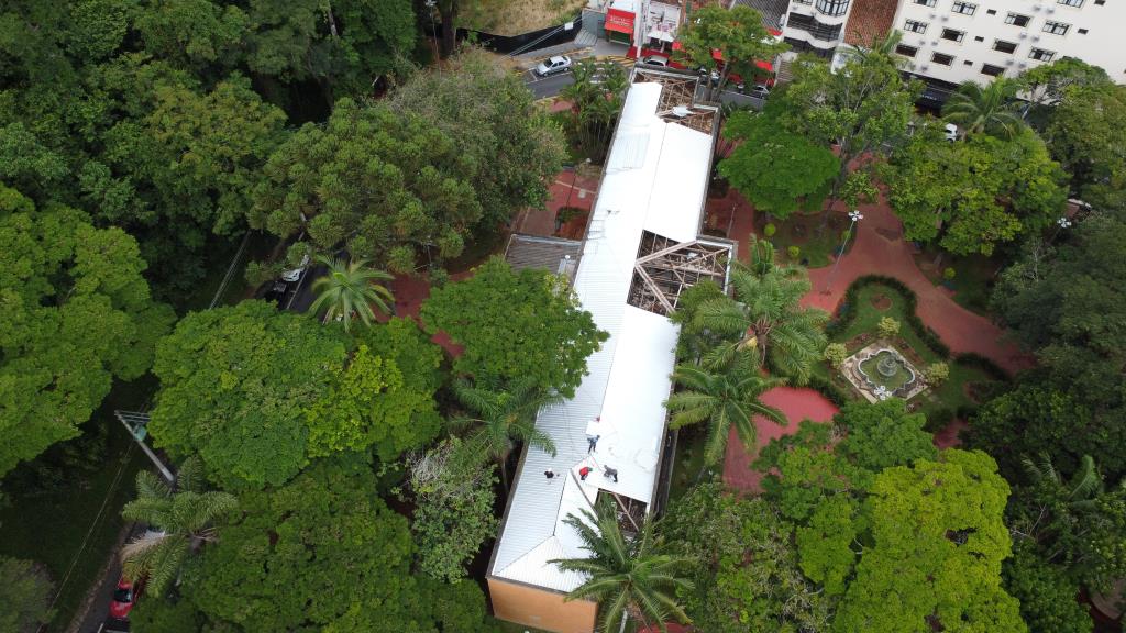 Prefeitura executa troca do telhado do Palácio das Águas dentro das obras do Complexo Turístico e Cultural