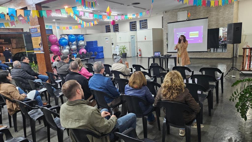 Fundo Social promove palestra sobre consciência emocional e reúne participantes em noite de aprendizado e reflexão
