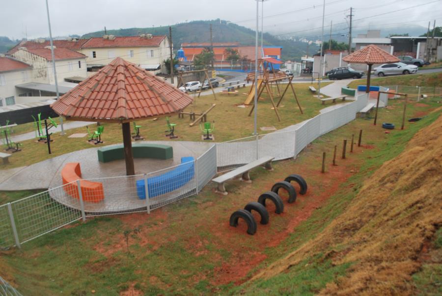 Praça de lazer e esportes do Alto das Palmeiras está em fase final de acabamento