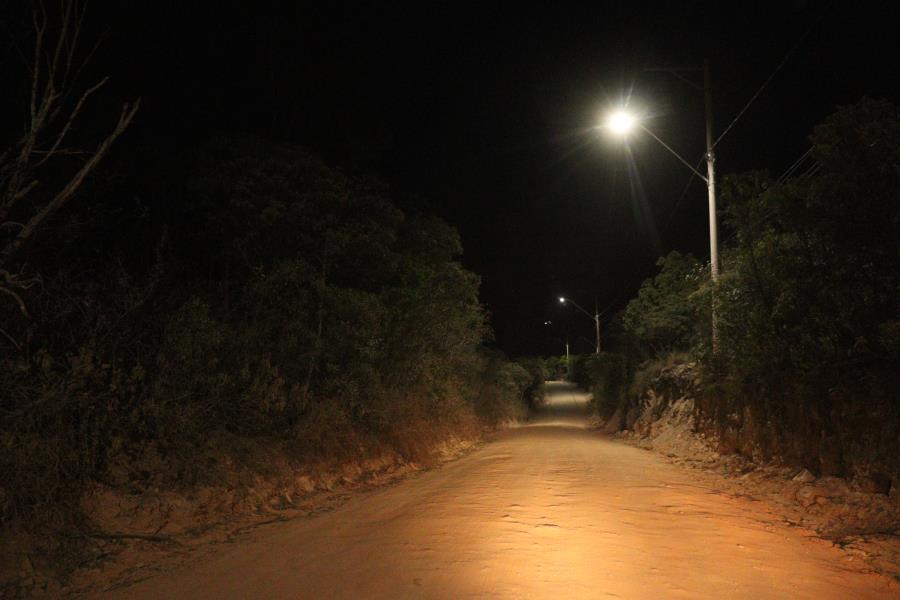 Luminárias com tecnologia led são instaladas em via que leva ao Alto da Serra