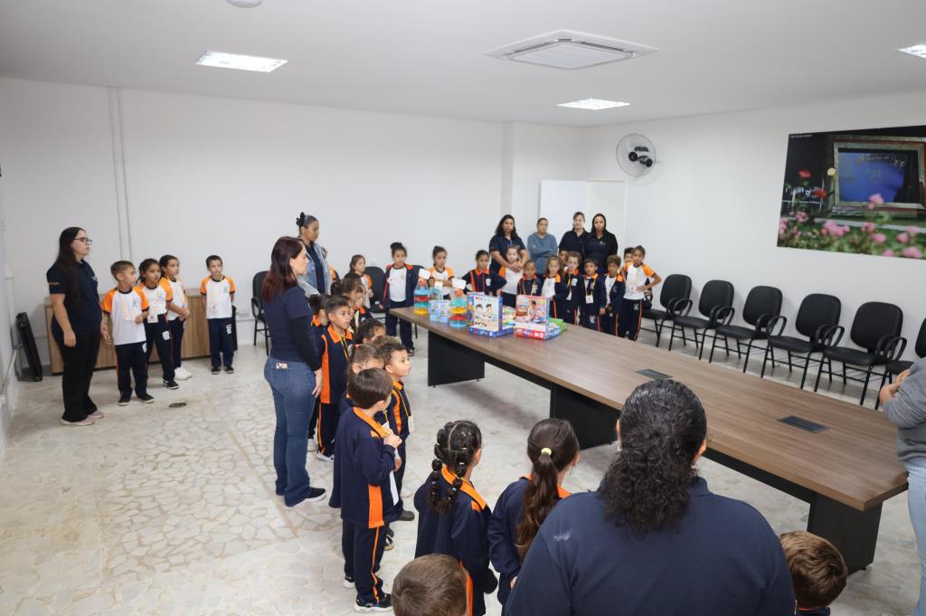 Projeto Despertar da Cidadania leva alunos para experiência prática no Centro Administrativo