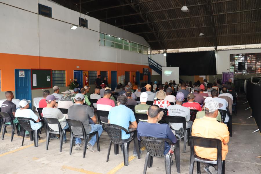Prefeitura promoveu palestra sobre violência contra mulher na Garagem Municipal