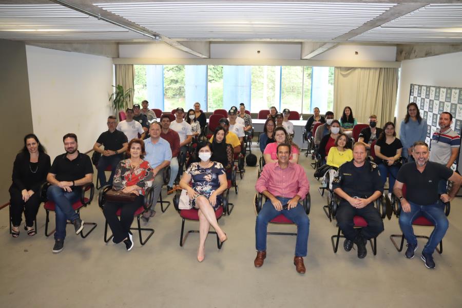 Prefeito dá boas-vindas a novos colaboradores