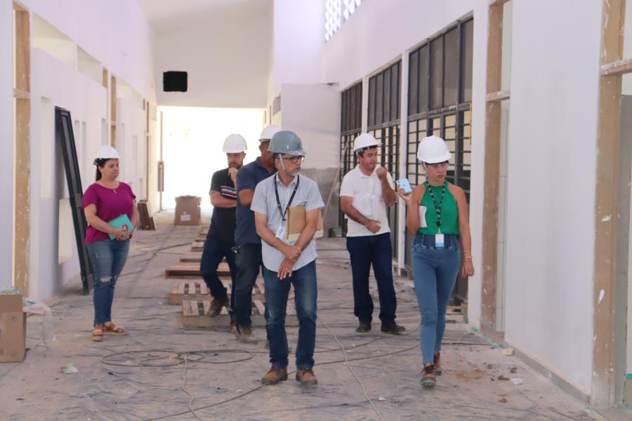 FDE vistoria obras da creche escola das Três Barras