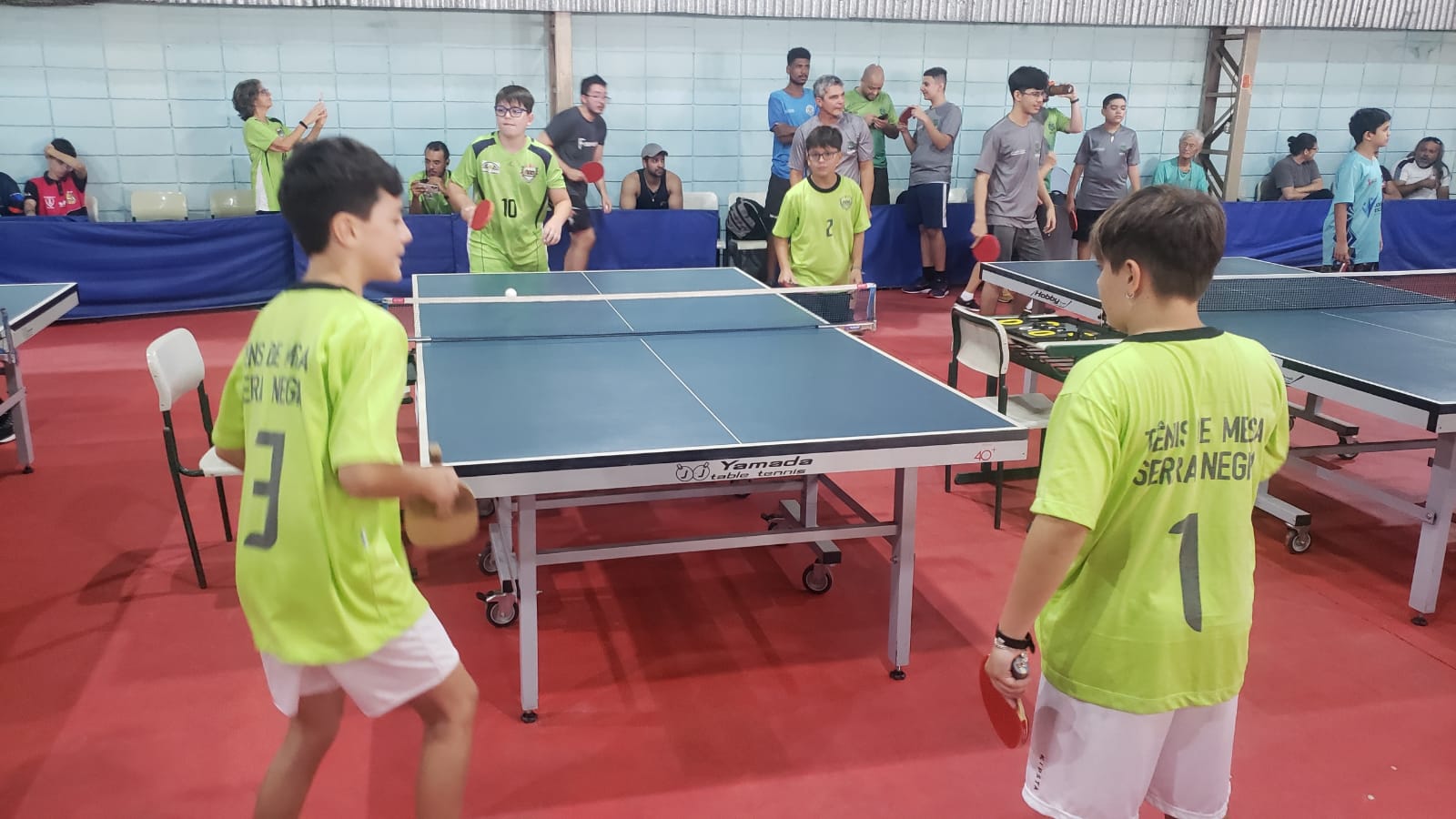EQUIPE DE TÊNIS DE MESAS TROUXE TRÊS MEDALHAS DE MOGI GUAÇU