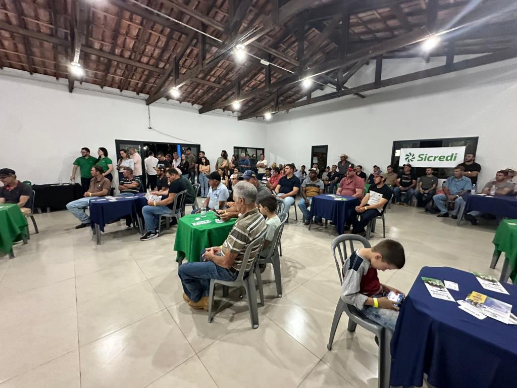 AÇÃO + PRÓ-TRATOR MOVIMENTOU O SETOR AGRÍCOLA NO RECINTO CASCO DE OURO