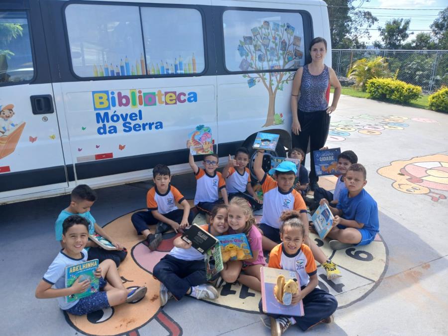 PROJETO BIBLIOTECA MÓVEL DA SERRA ESTIMULA A LEITURA DOS ALUNOS EM ESCOLAS MUNICIPAIS