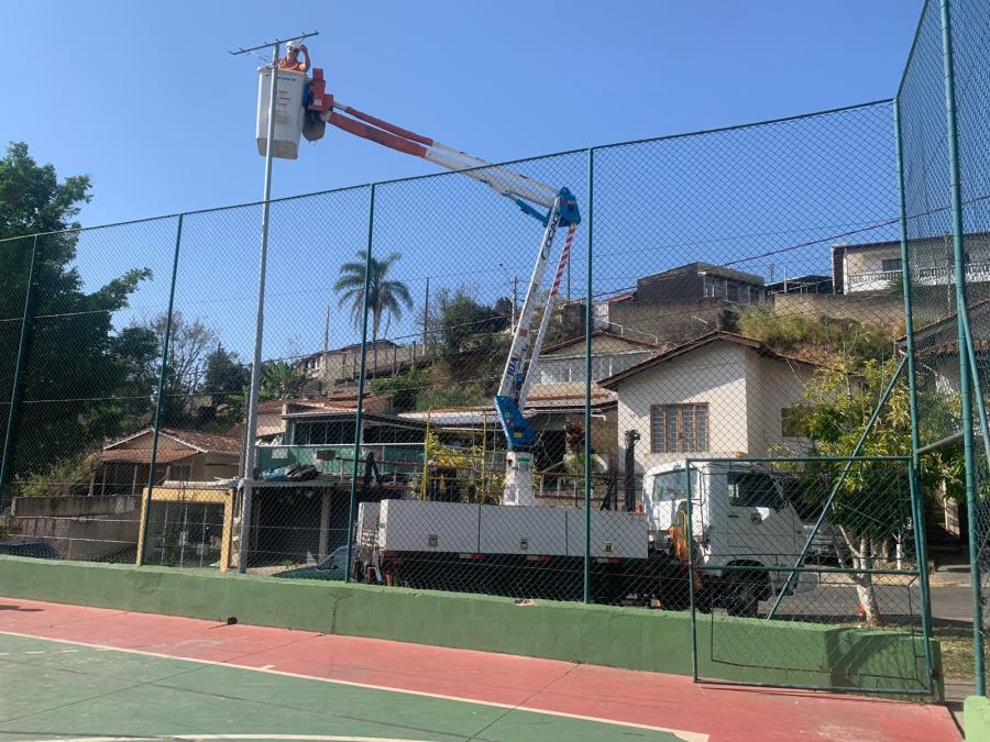 Melhorias na iluminação de praças esportivas