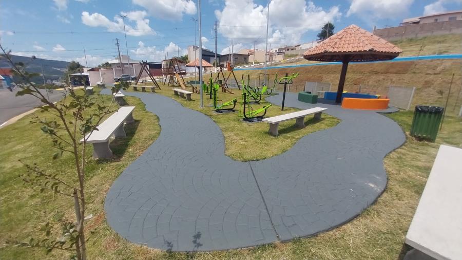 PREFEITURA DE SERRA NEGRA INAUGUROU PRAÇA EDSON JOSÉ MARQUES LOPES NO LOTEAMENTO COLINAS DE SERRA NEGRA