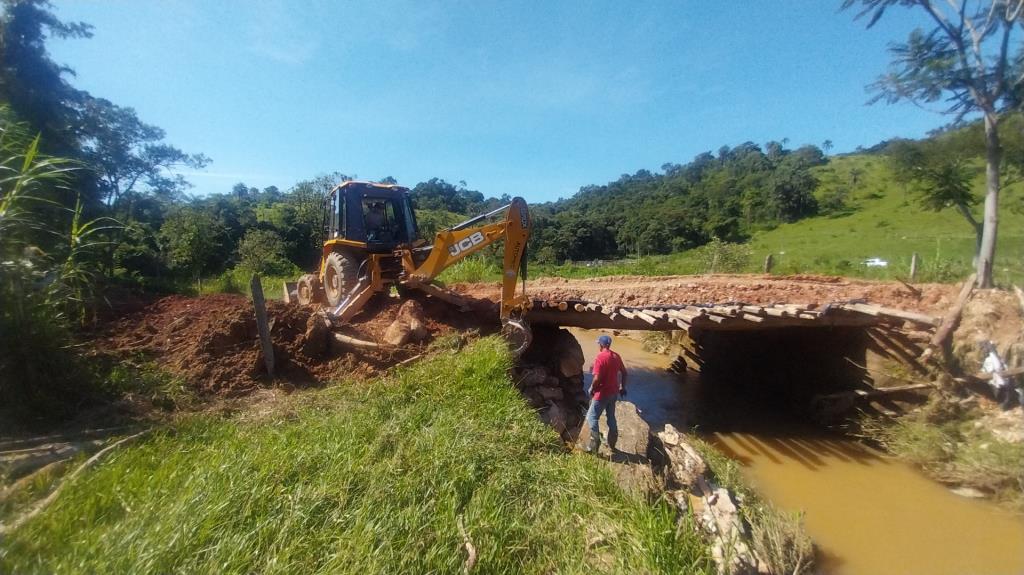 Prefeitura Bairro a Bairro dá continuidade aos serviços de zeladoria por toda a cidade