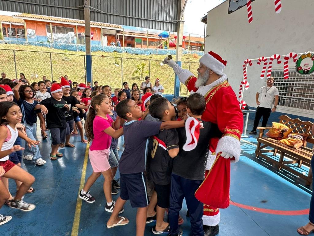 Fundo Social de Solidariedade leva Papai Noel às crianças de Serra Negra