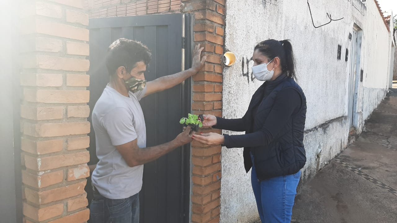 Entrega de Kits de Mudas aos integrantes dos serviços Espaço Amigo e Renascer