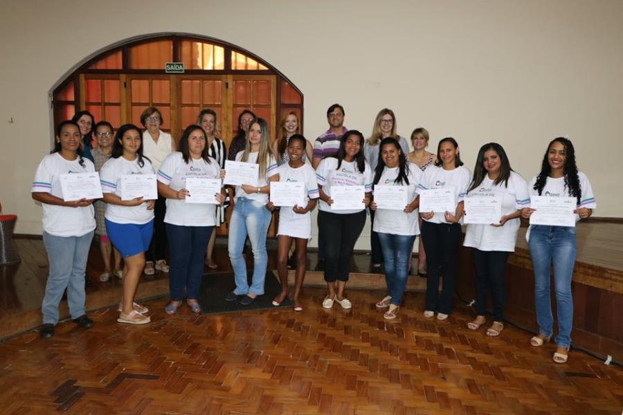 Entrega dos Certificados do Curso de Manicure e Pedicure