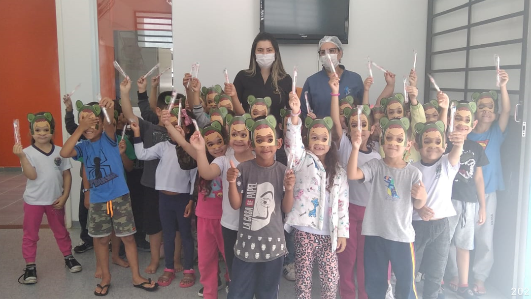 Treinamento odontológico para alunos da Creche Jefferson de Jesus Arruda de Oliveira