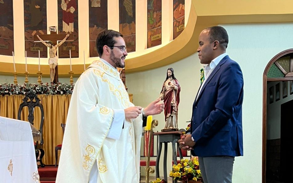 Celebração do emposse do novo Pároco de Santa Bárbara do Tugúrio