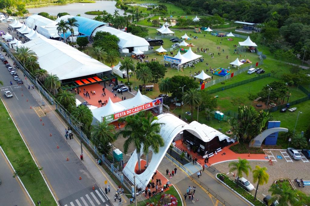 Abertura da 21ª Festa do Caqui e Cia será nesta sexta-feira (10/04)