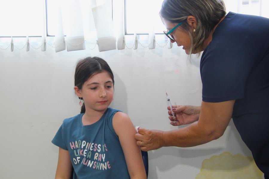 Vacina contra dengue está disponível para crianças e jovens de 10 a 14 anos
