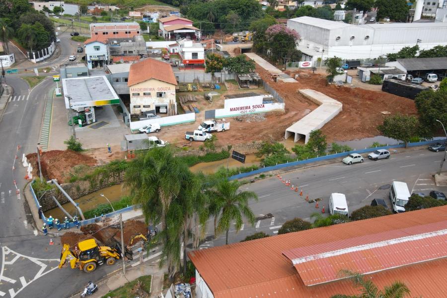 Ribeirão Jacaré é alargado em trechos de obras das Avenidas Marginais