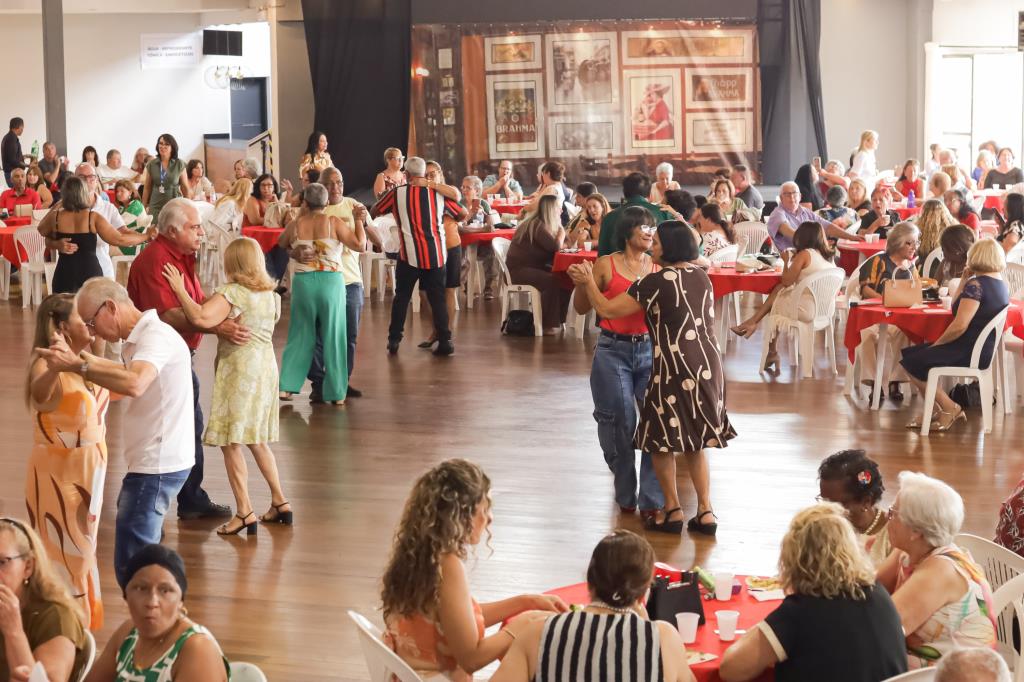 CCI abre inscrições para novas aulas de dança destinadas ao público 50+