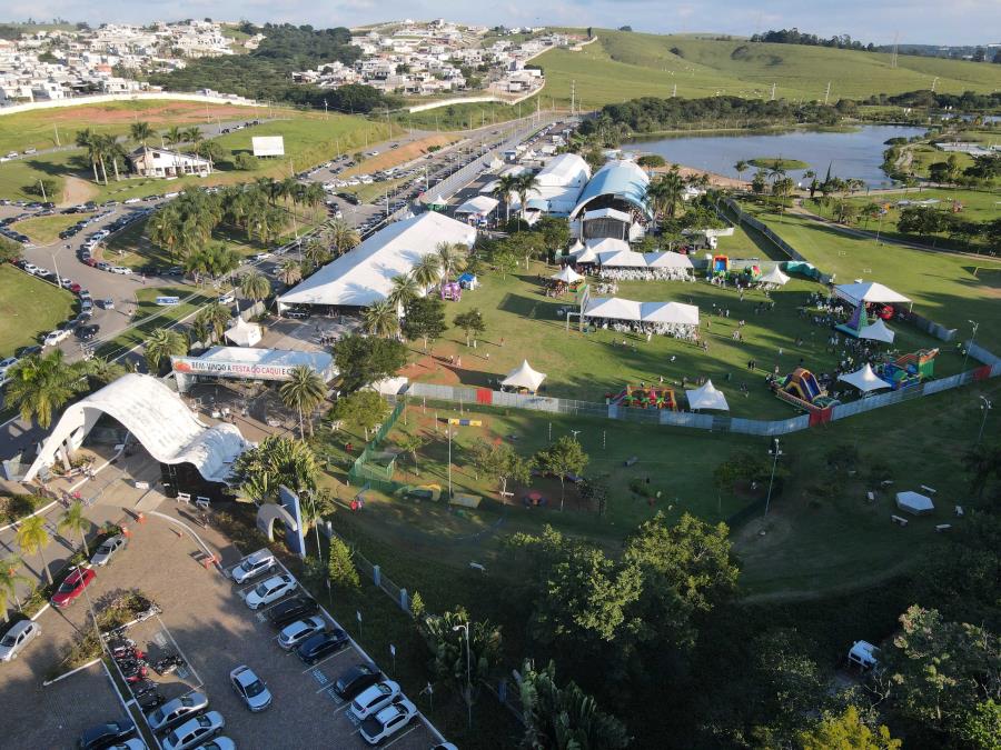130 mil pessoas e recorde histórico na venda de frutas marcam 18a. Festa do Caqui & Cia.