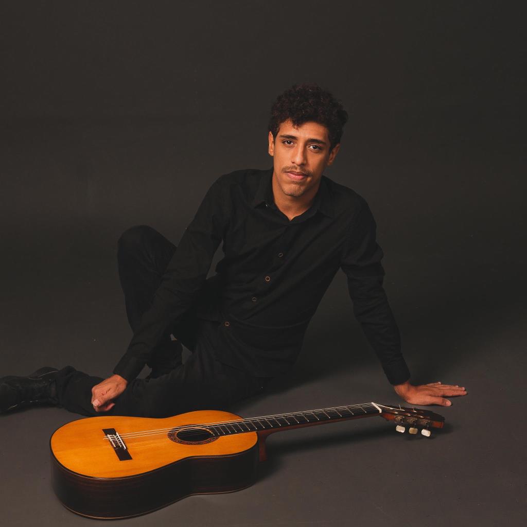 Além do Natal Iluminado, Agenda Cultural tem atividades na Biblioteca e concerto de violonista