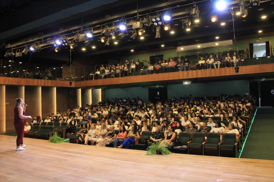 Alunos de 9o. ano participam de palestra sobre gravidez precoce