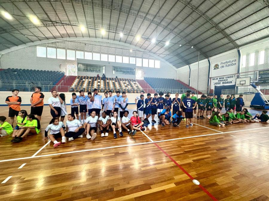 VemSer promove dia de disputas de futsal e basquete com estudantes da Rede Municipal