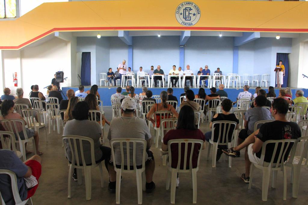 Prefeitura de Itatiba entrega 221 documentos de propriedades regularizadas em 2025