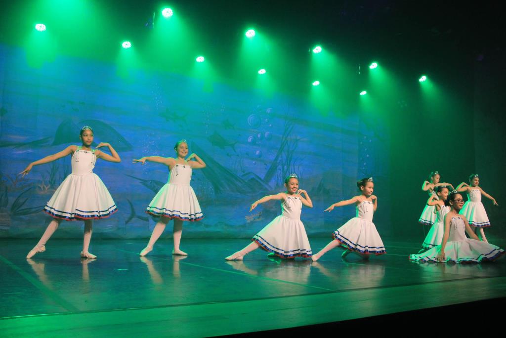 Espetáculo ‘Baú Encantado de Histórias’ põe no palco 140 bailarinas neste final de semana