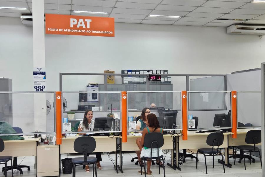 PAT atende 13 mil pessoas e intermedia admissão de 535 trabalhadores em 2024