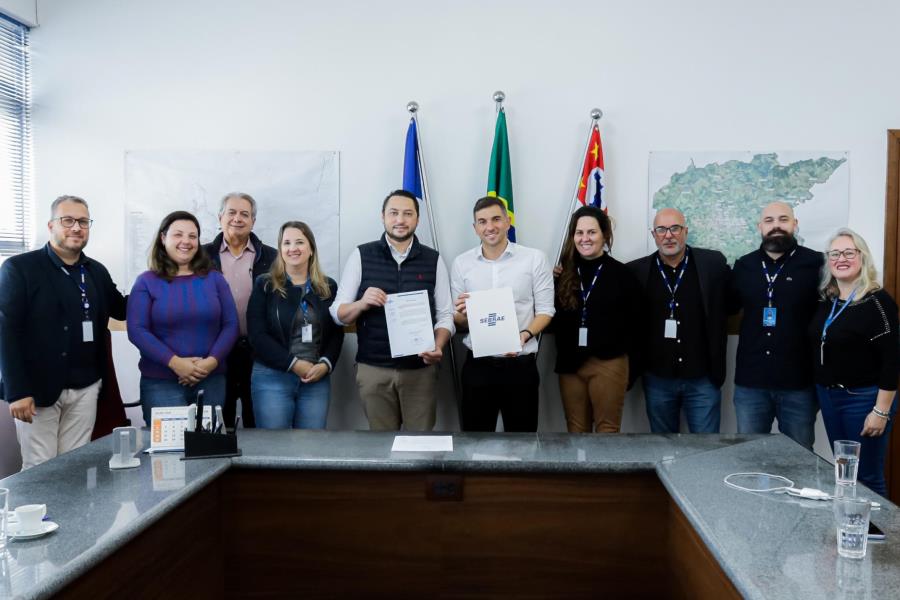 Prefeitura e Sebrae firmam compromisso para implantação de programa de educação empreendedora