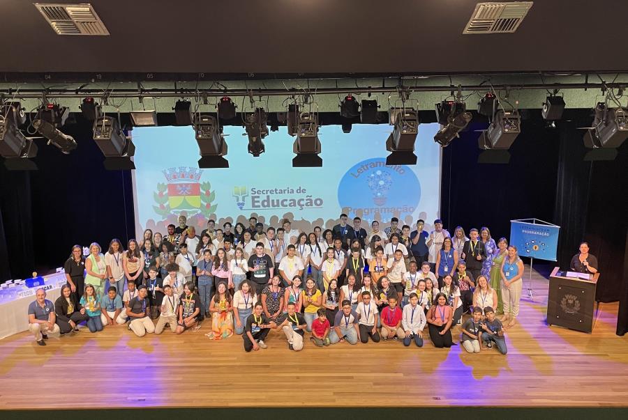 Tech Oscar celebra projetos da robótica com premiação a alunos municipais