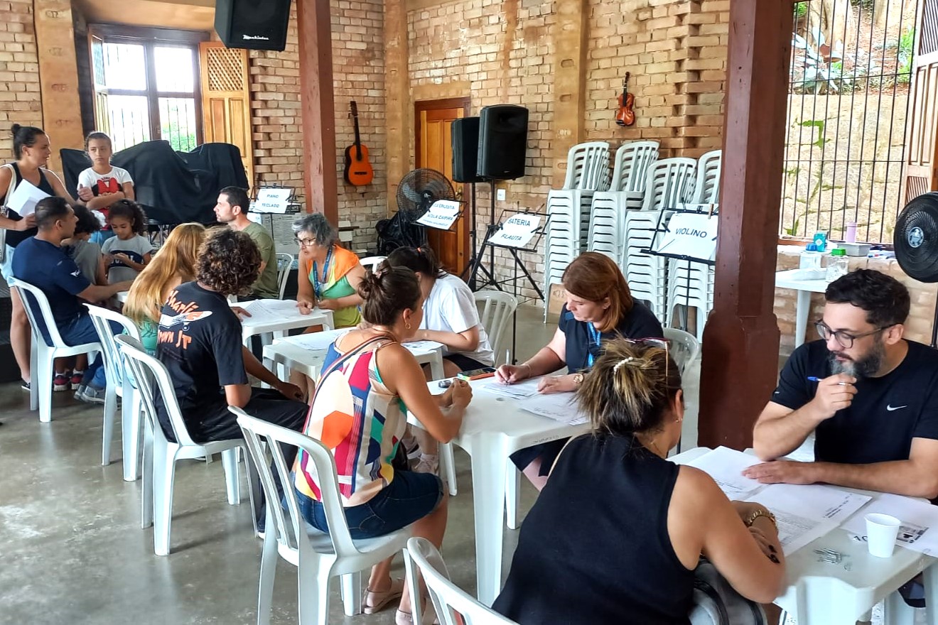 Conservatório Municipal atrai mais de 200 interessados em aulas de instrumentos musicais