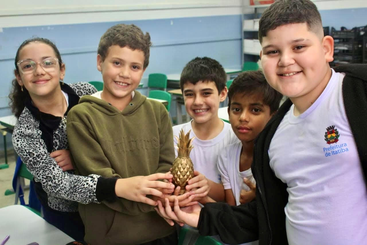 EMEB Rosa Belgini conquista troféu ‘Abacaxi de Ouro 2025’ no festival nacional de cinema escolar