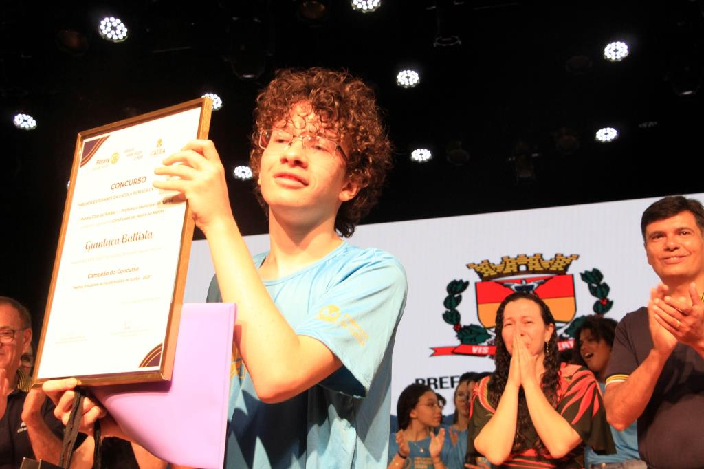 Prêmio de Melhor Estudante 2025 vai para aluno da Emeb Sônia Rita