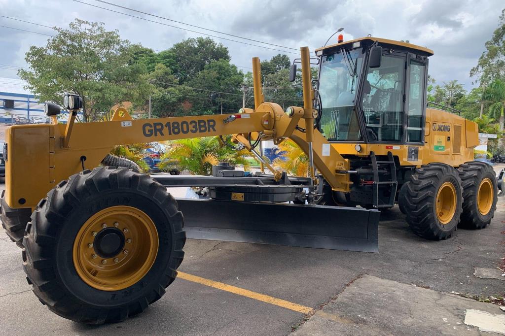 Frota cresce: Itatiba recebe motoniveladora do Ministério da Agricultura e Pecuária