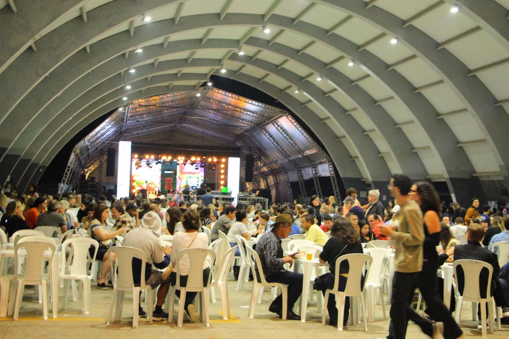 Praça de Alimentação da 21ª Festa do Caqui e Cia. terá variedade de delícias da fruta